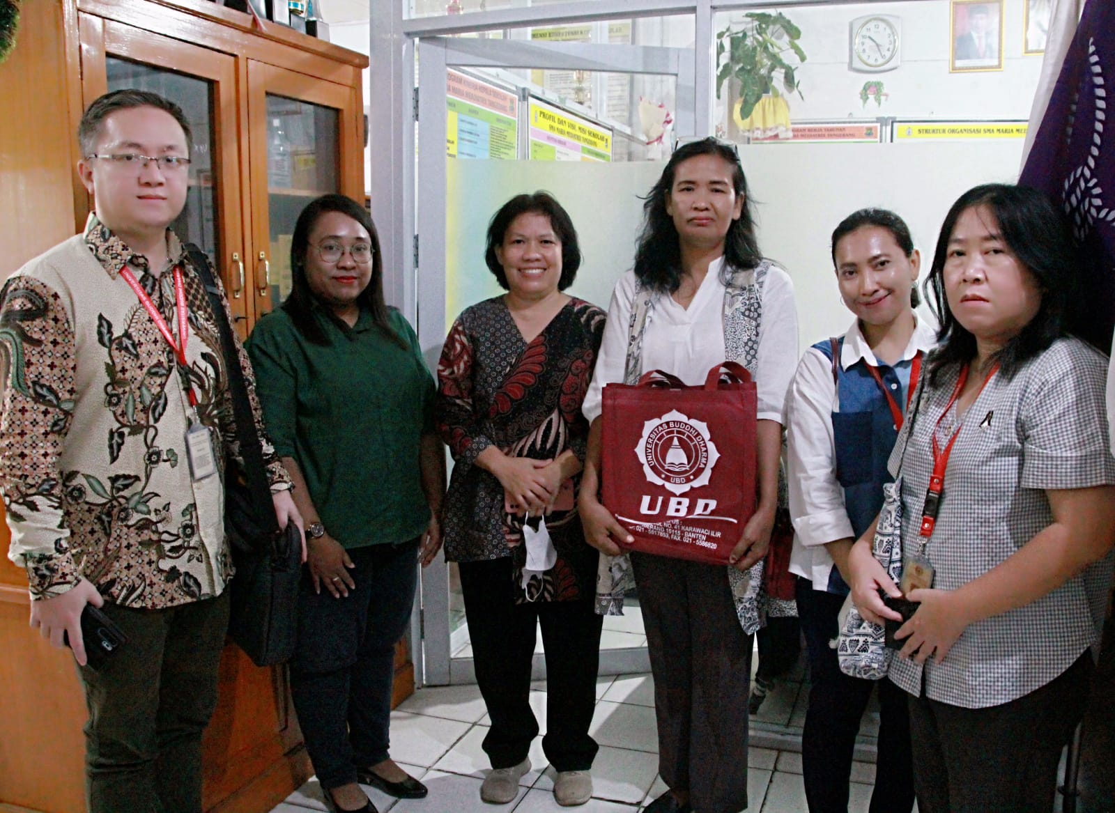 PKM CANVA BERSAMA DOSEN TEKNIK INFORMATIKA UBD KE SMA MARIA MEDIATRIX