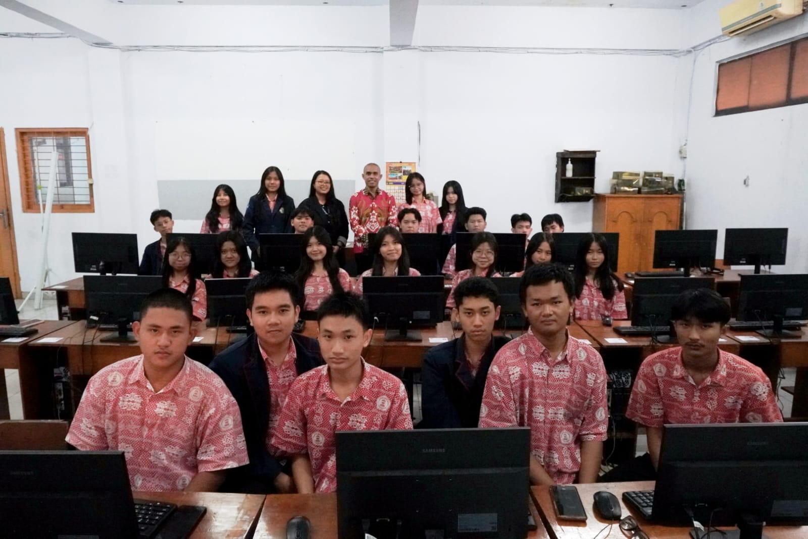 Pelatihan Accurate Untuk Siswa dan Siswi SMK Setia Bakti