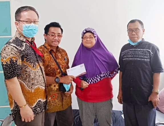 Penyerahan Dana Bantuan untuk Keluarga Mahasiswa Prodi Teknik Informatika