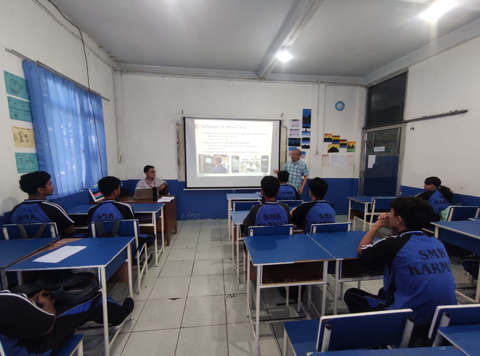 PkM Pengenalan Rekayasa Perangkat Lunak di SMA Karmel