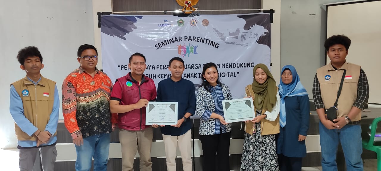 Narasumber dalam acara Seminar Parenting di Sukabumi