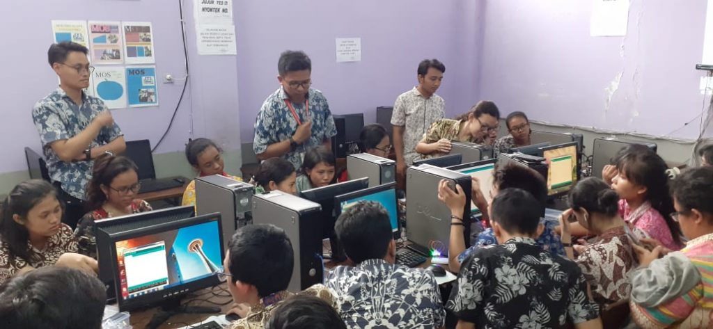 Pelatihan Arduino oleh Tim Dosen dan Mahasiswa FST